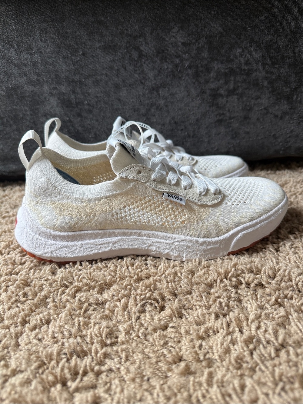 Vans Women’s White Knit Lace-Up Slip-On Sneakers. Size 7.5